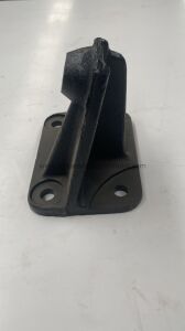MOTOR TAKOZ BRAKETİ SOL UZUN