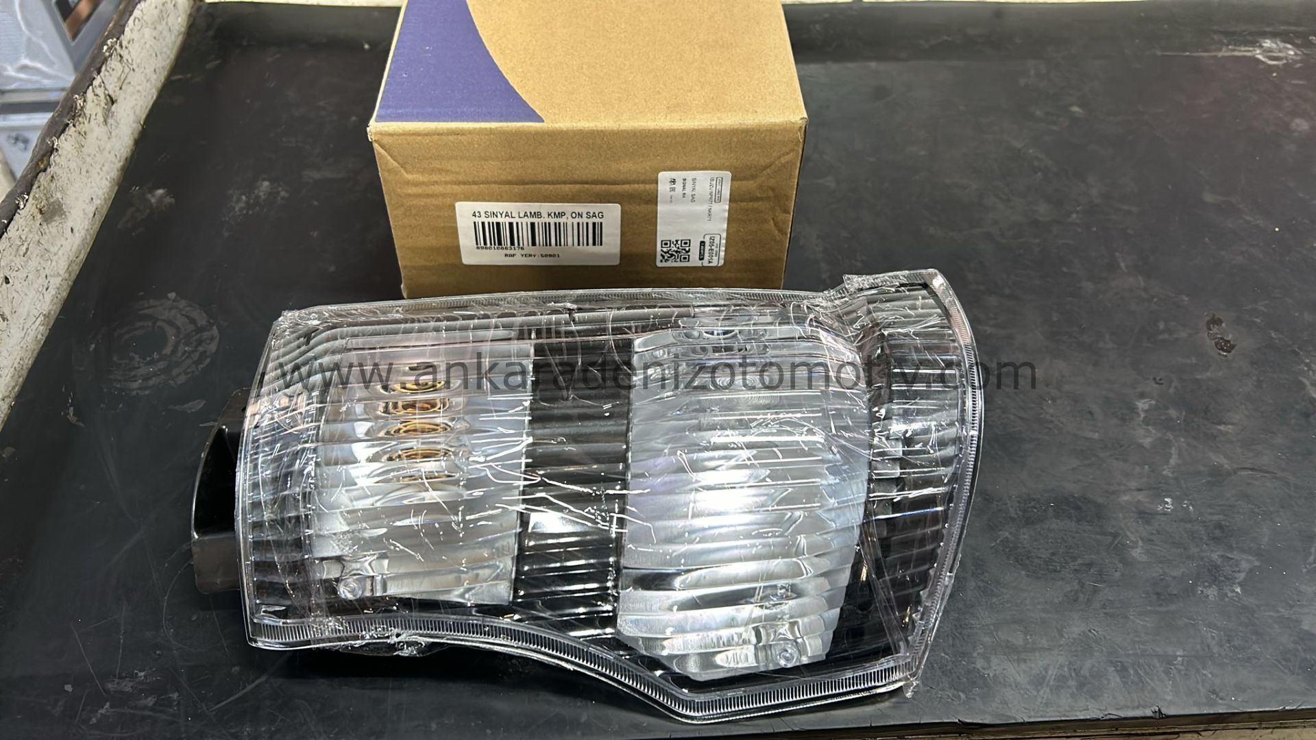 Isuzu NPR 71 Sinyal Lambası Kmp Ön Sağ