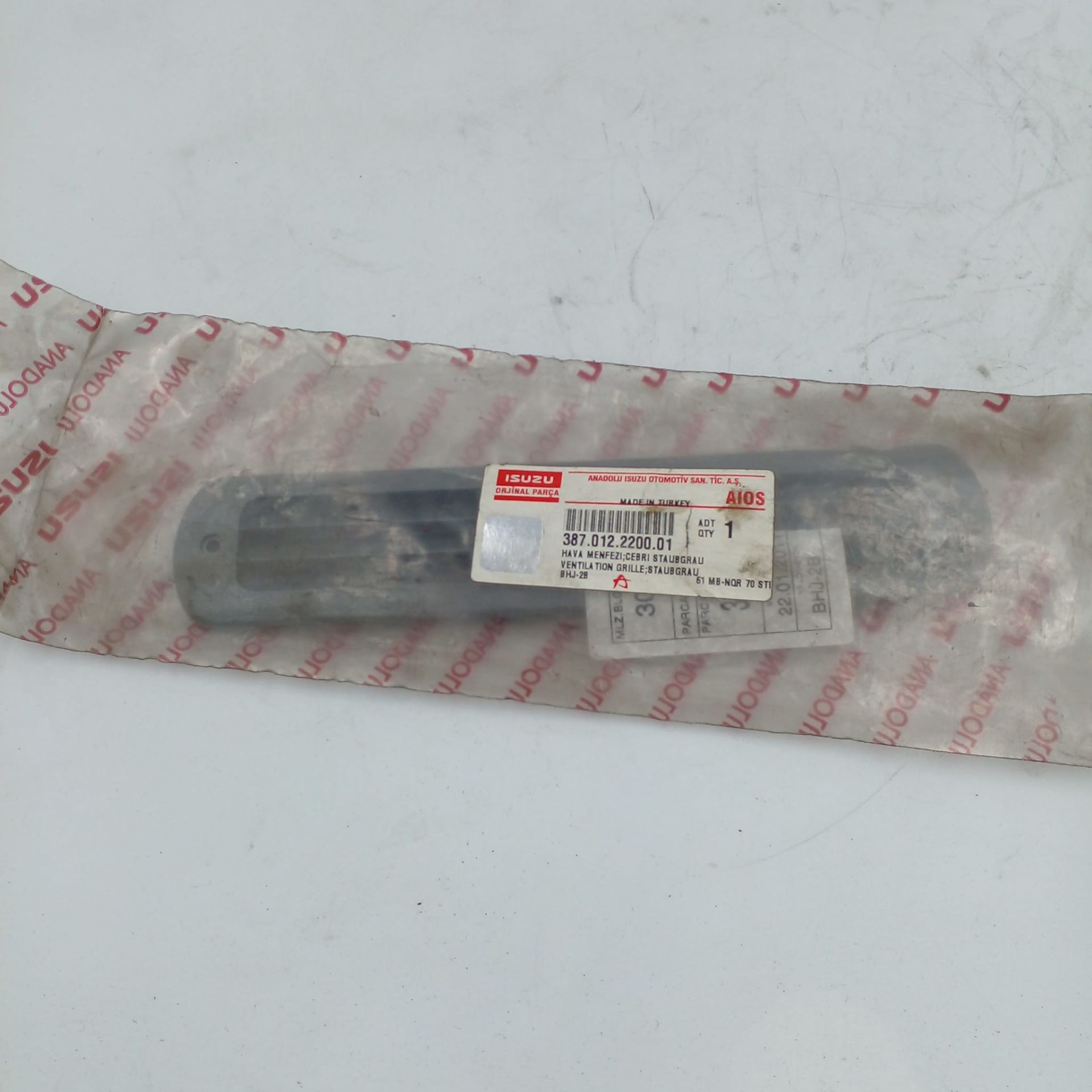 Isuzu Hava Menfezi Cebri Staubgrau